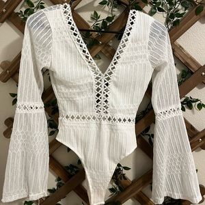 Xs white long sleeve bodysuit! perfect for events & fits perfectly